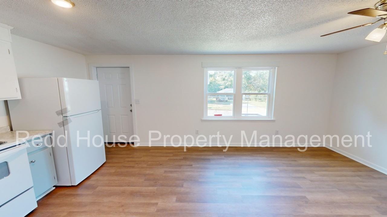 121 Grimes St #3 - Photo 4 of 17