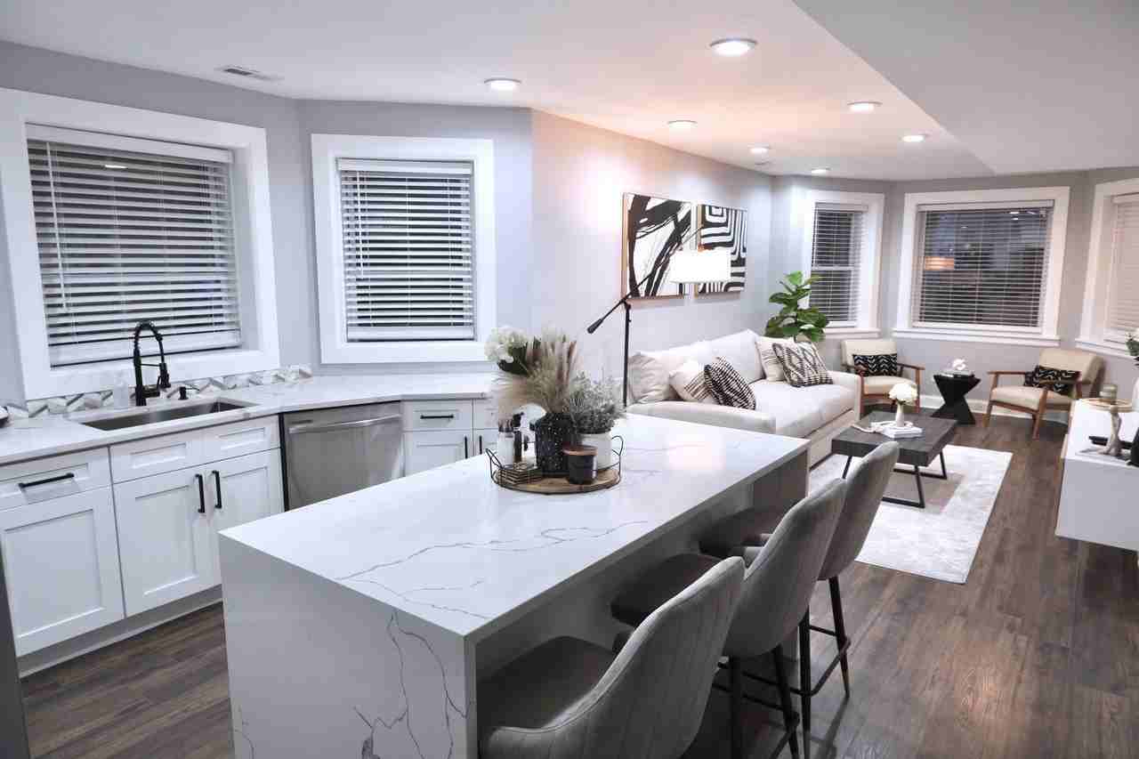 2944 N Ridgeway Ave - Photo 5 of 12