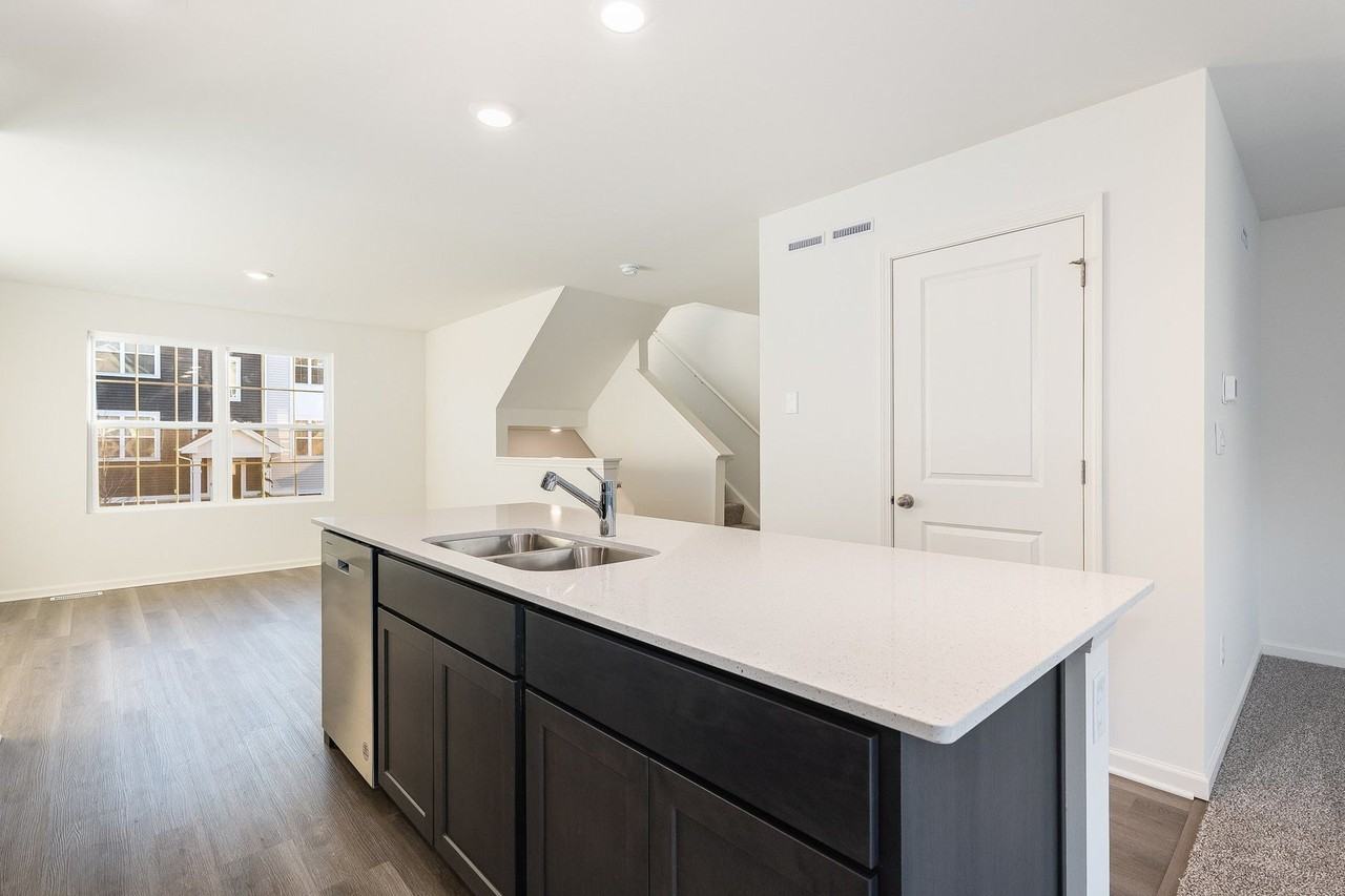 1059 Briar Glen Ct - Photo 3 of 15