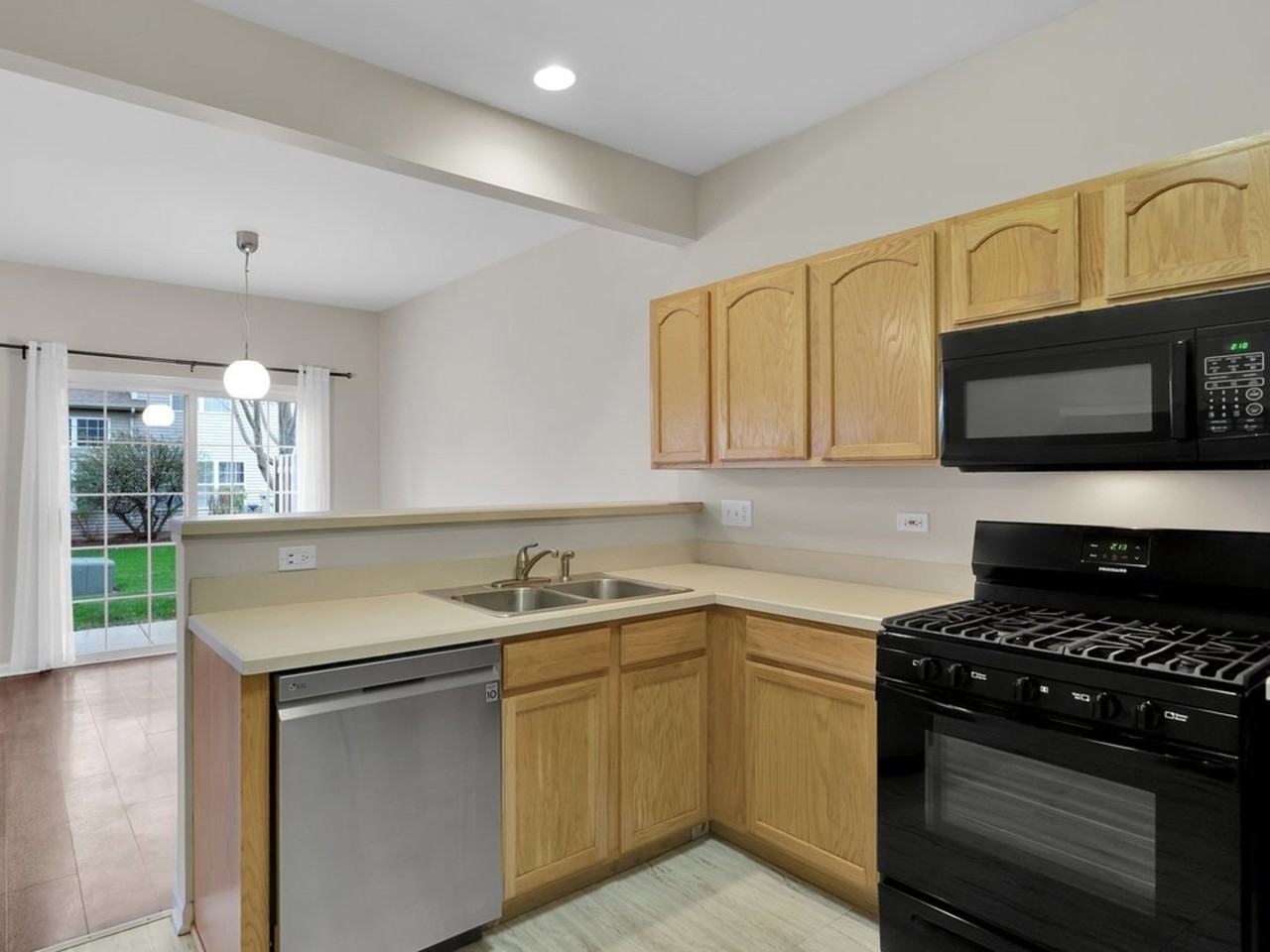 10089 Thornton Way - Photo 3 of 16