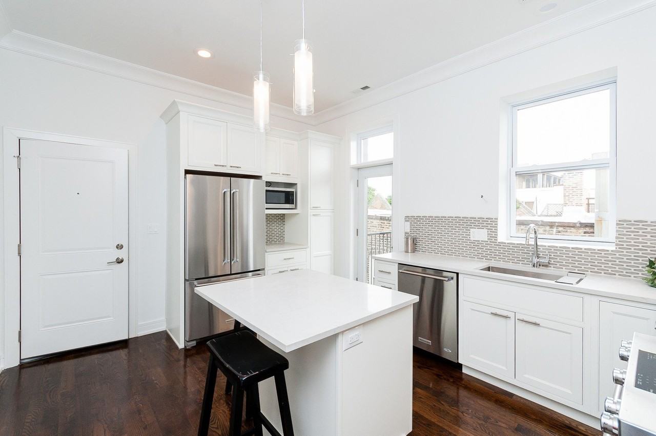 2026 N Sheffield Ave #1R - Photo 3 of 24