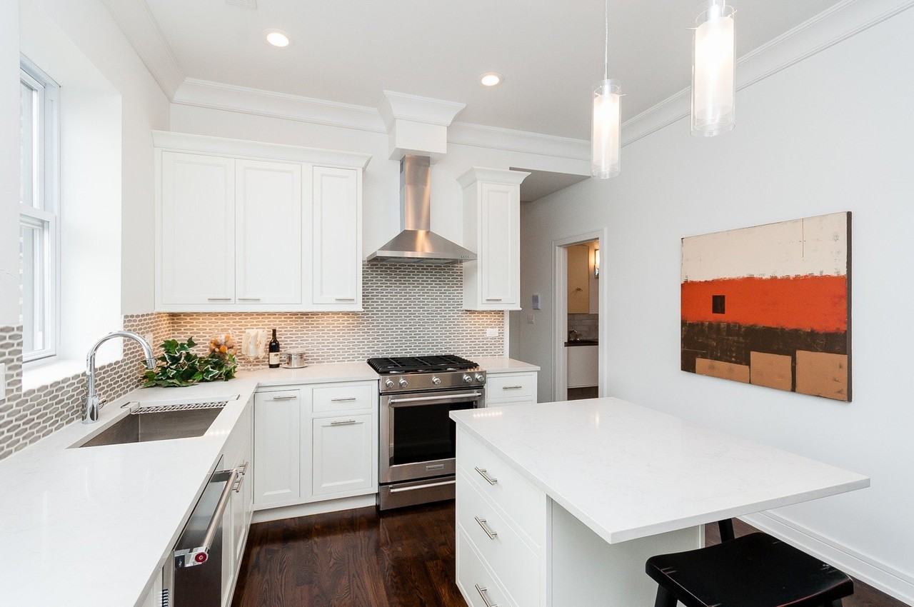 2026 N Sheffield Ave #1R - Photo 4 of 24