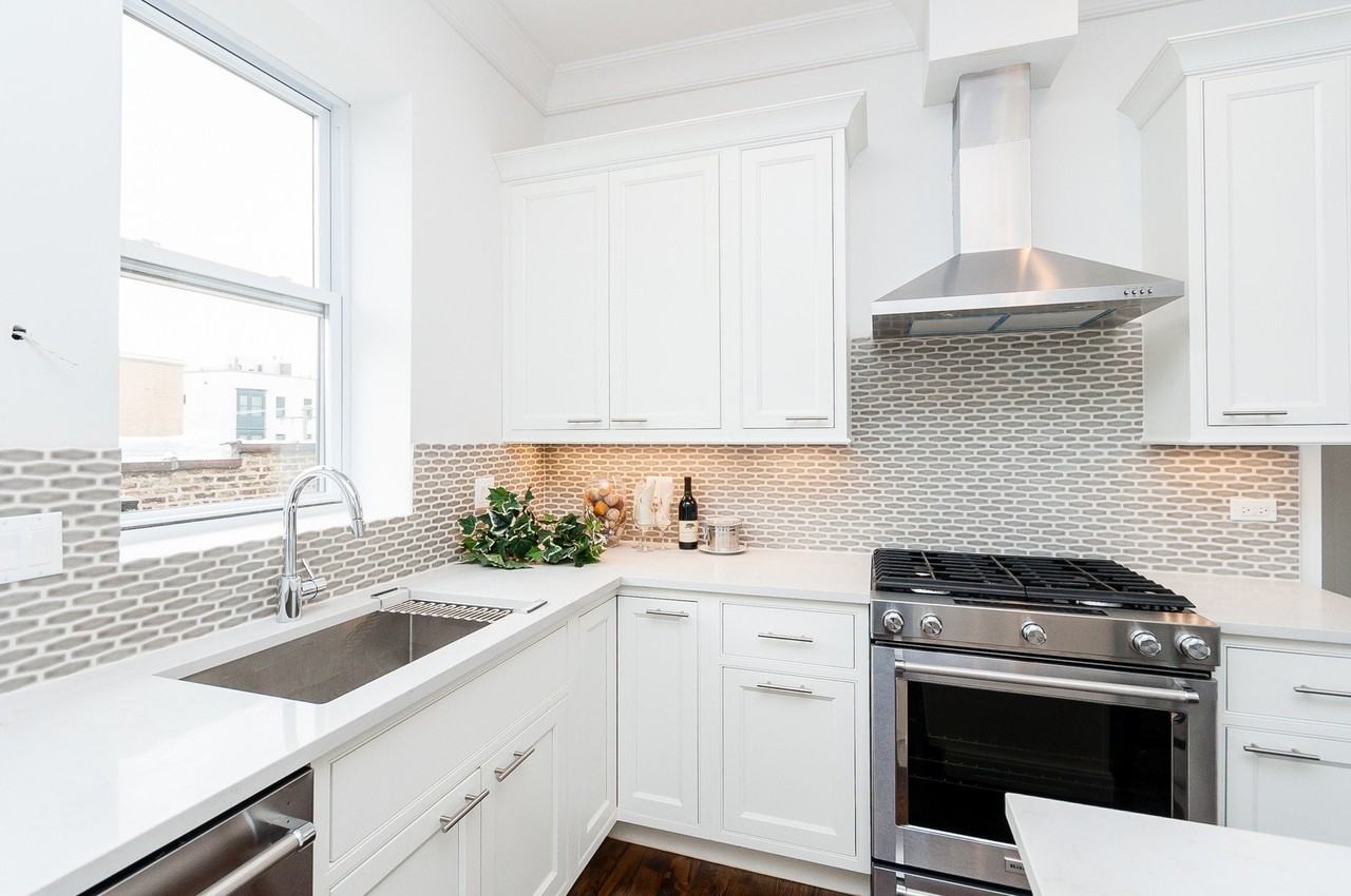 2026 N Sheffield Ave #1R - Photo 5 of 24