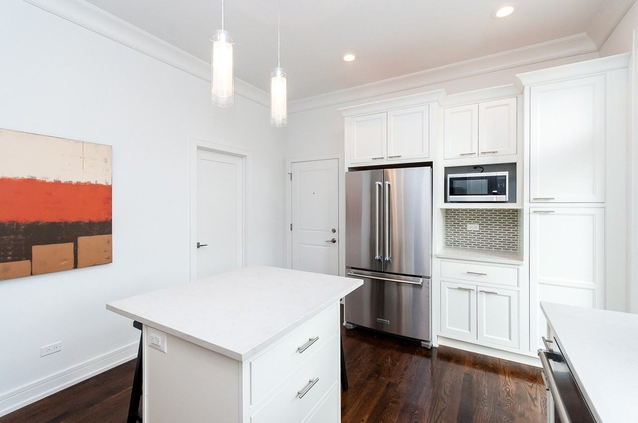 2026 N Sheffield Ave #1R - Photo 6 of 24