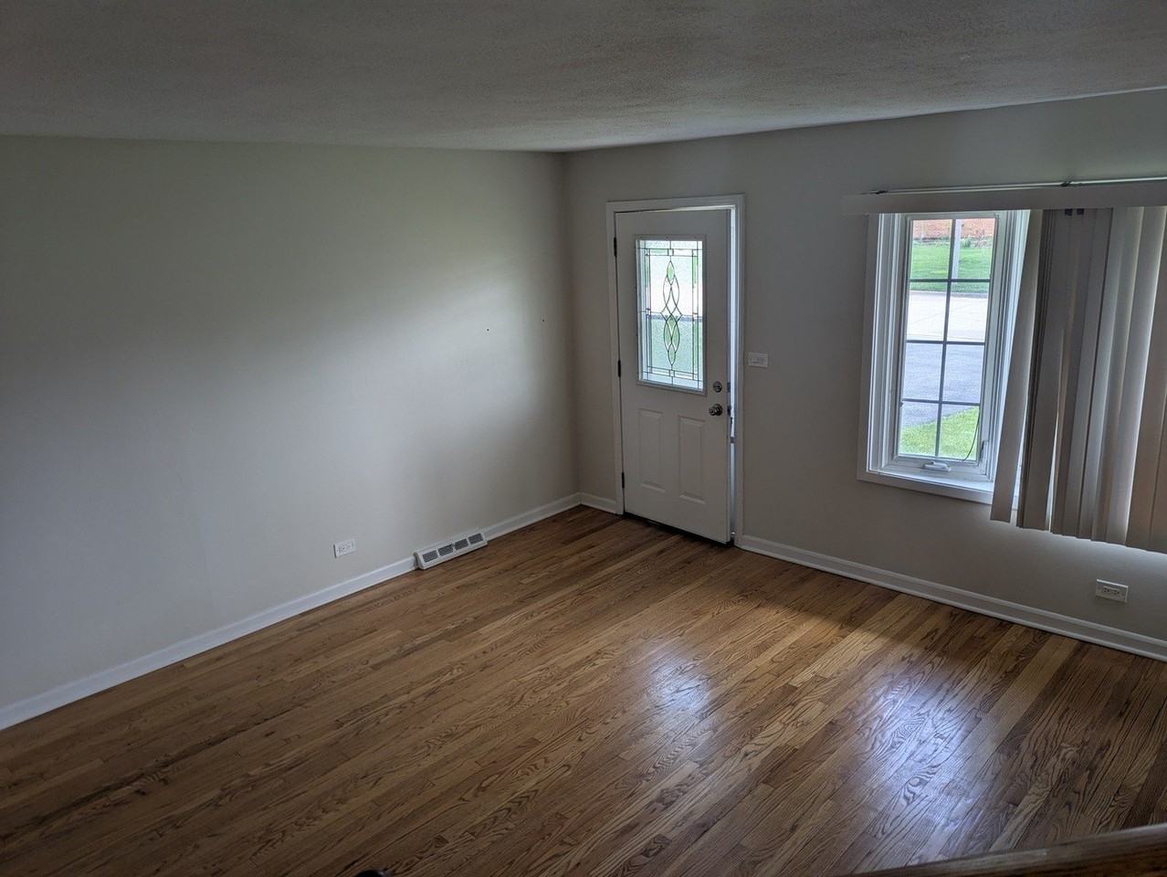 796 N Adele St - Photo 3 of 9