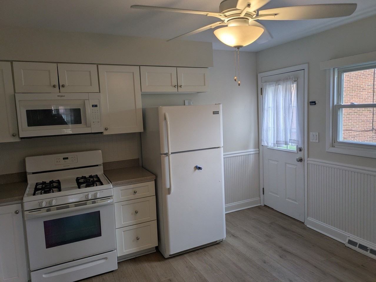 796 N Adele St - Photo 4 of 9