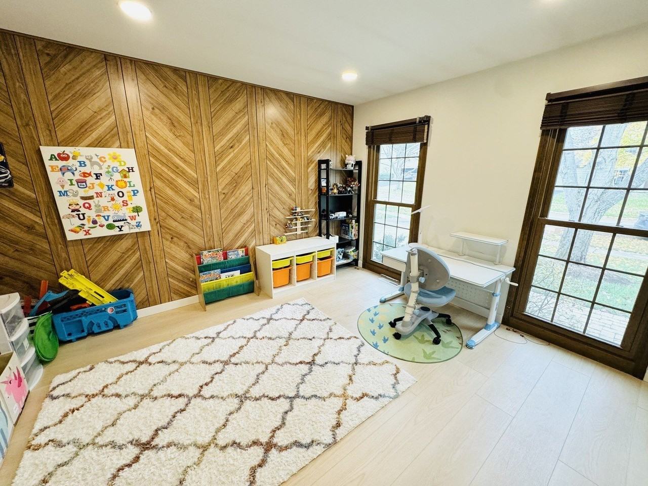 817 Huntleigh Dr - Photo 7 of 32