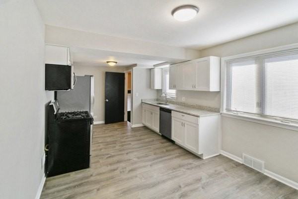 3133 W 101st St - Photo 4 of 18