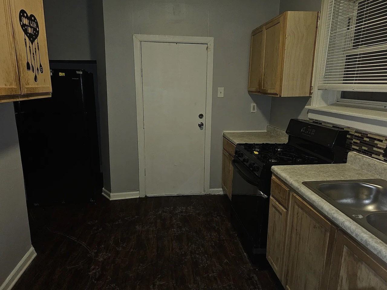 7545 S May St #3 - Photo 7 of 9