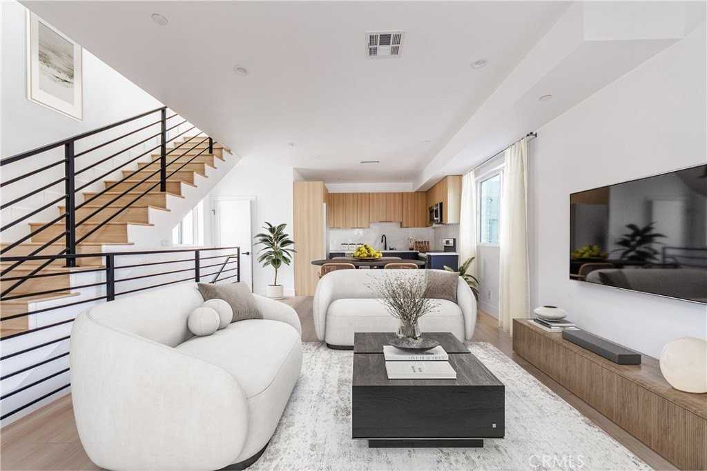 13461 Beach Ave - Photo 4 of 37