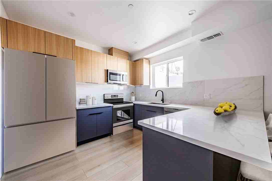 13461 Beach Ave #C - Photo 5 of 27