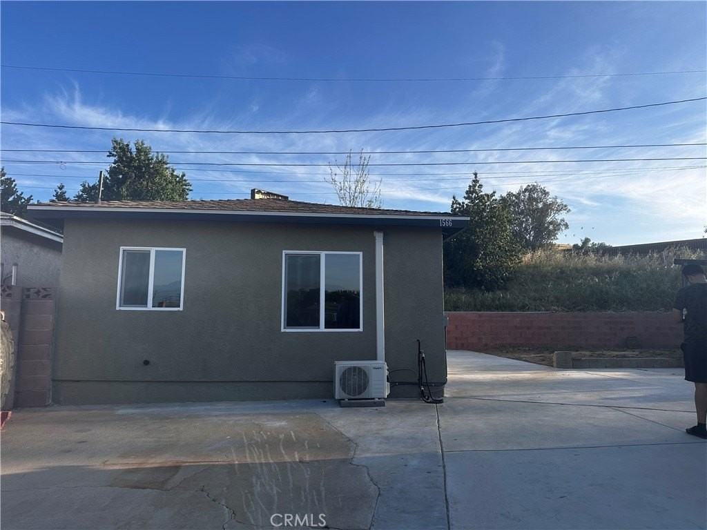 1564 W Phillips Blvd - Photo 4 of 19