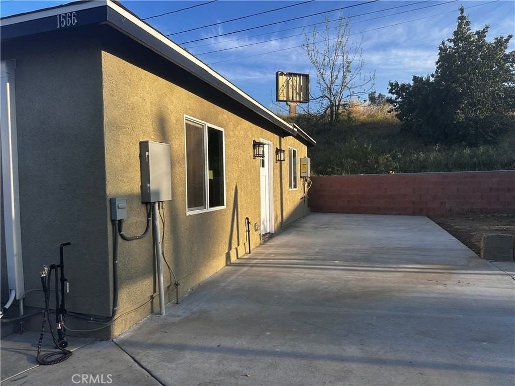 1564 W Phillips Blvd - Photo 5 of 19