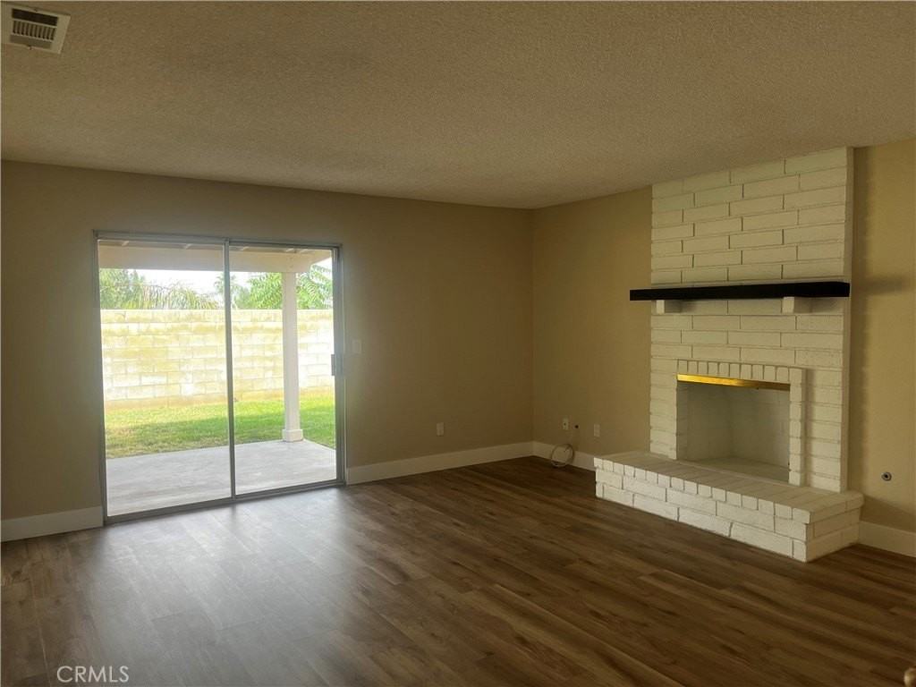 13572 Deborah Ct - Photo 4 of 34