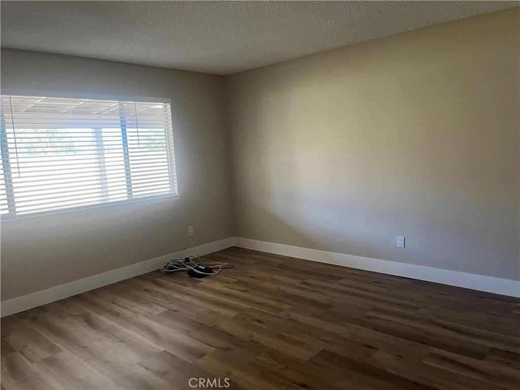 13572 Deborah Ct - Photo 6 of 34