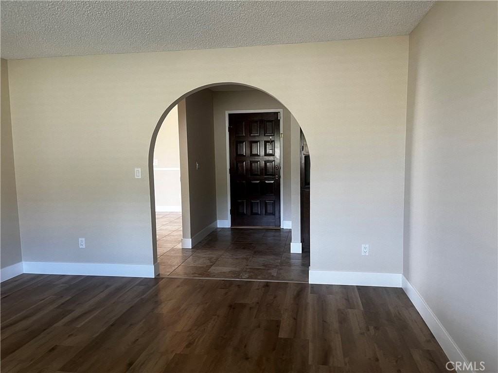 13572 Deborah Ct - Photo 7 of 34