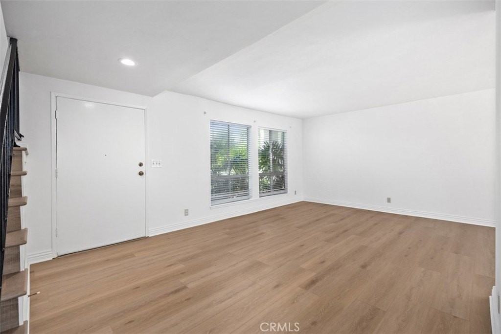 14802 Elm Ave - Photo 4 of 43