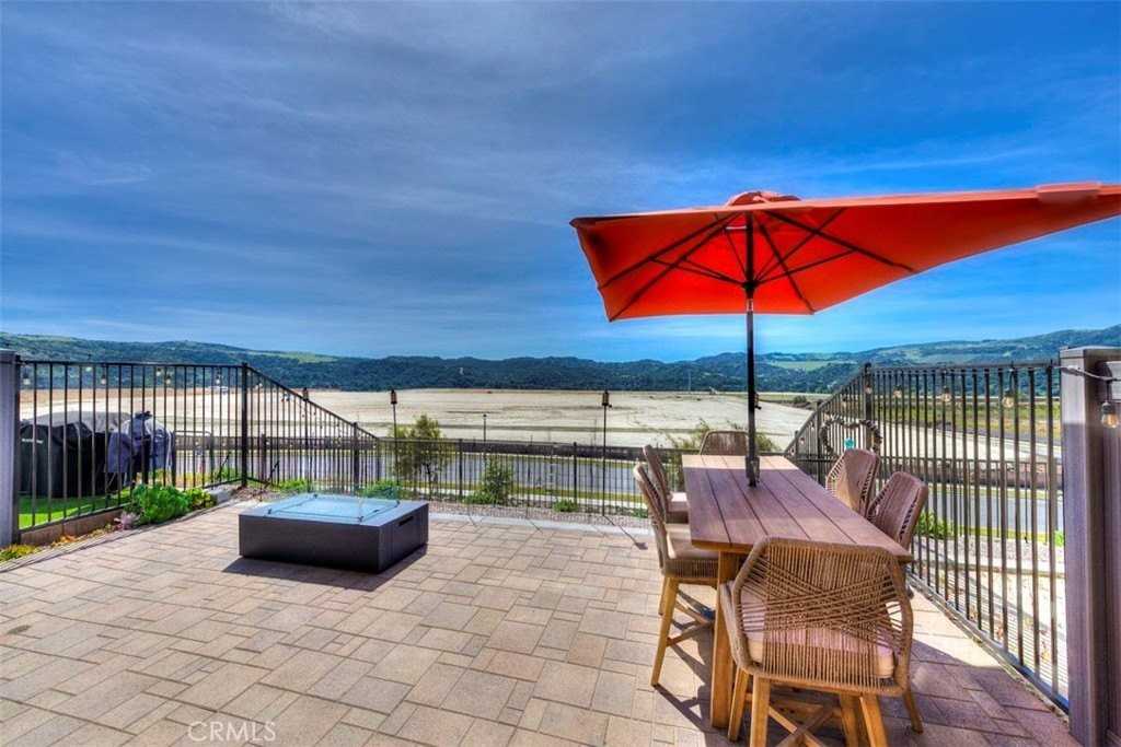 861 Cornelia Way - Photo 2 of 31