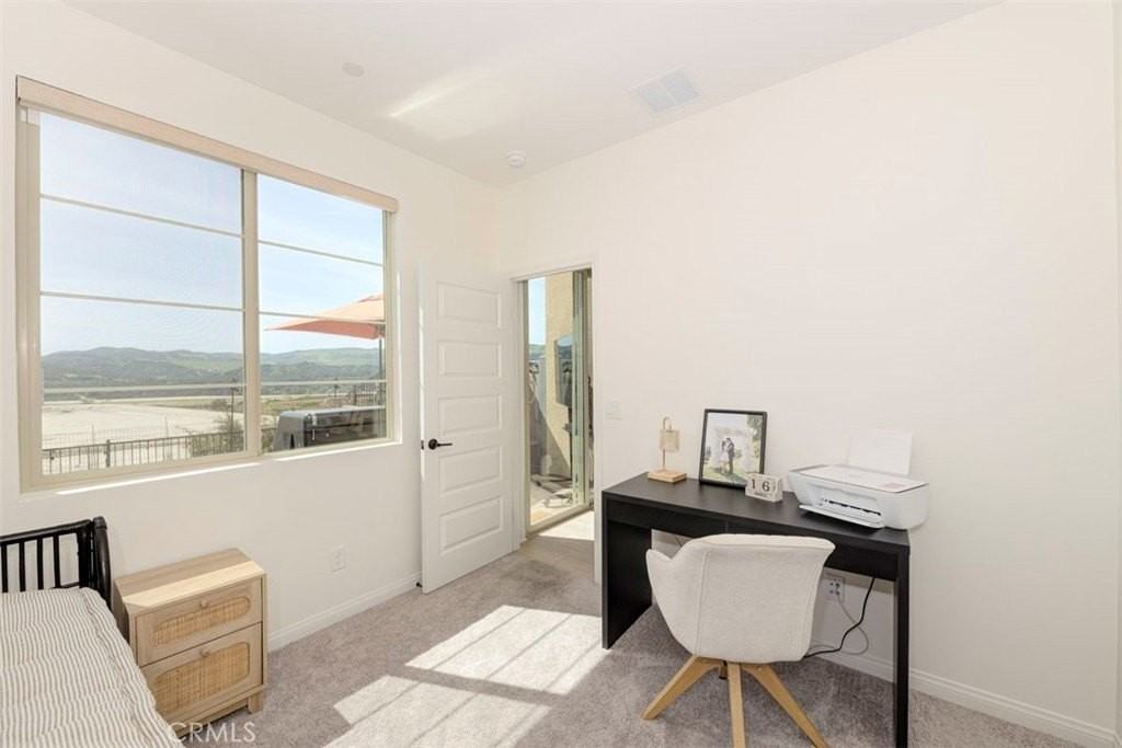 861 Cornelia Way - Photo 4 of 31