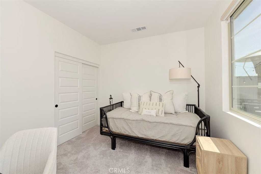 861 Cornelia Way - Photo 5 of 31