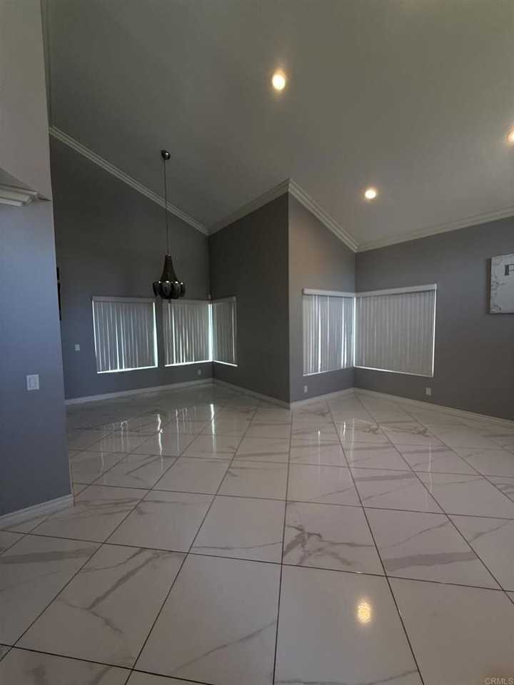 2386 Sawgrass St - Photo 2 of 5