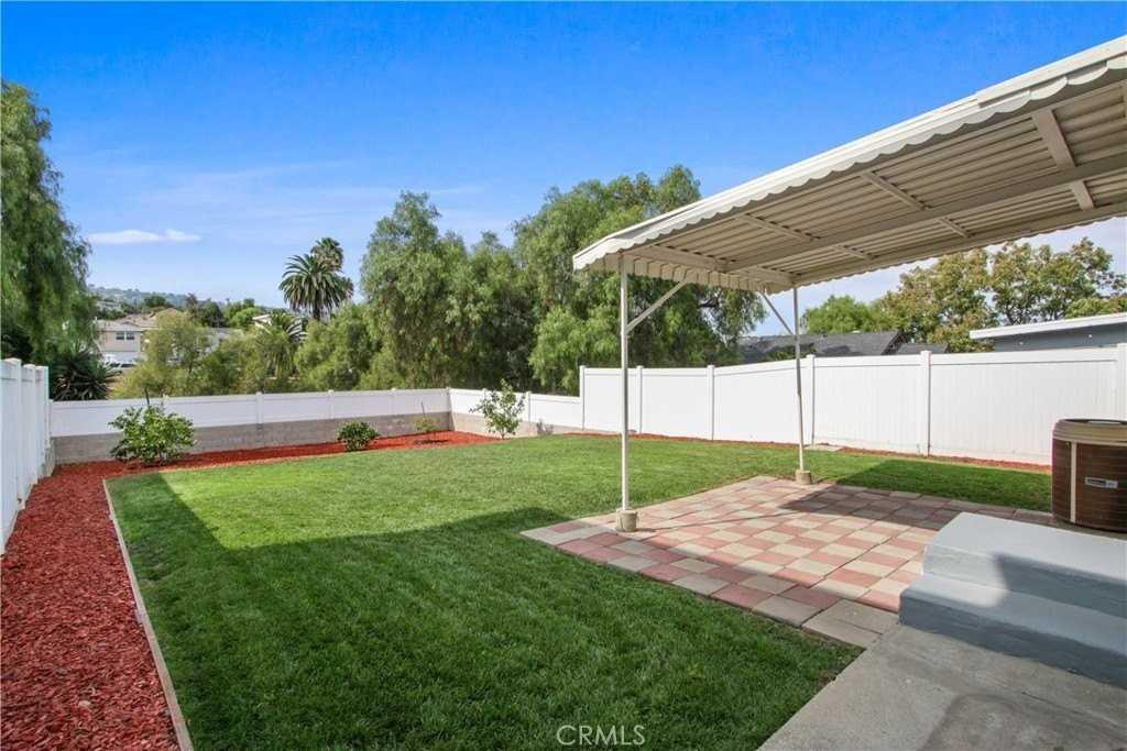 717 N Bandini St - Photo 3 of 20