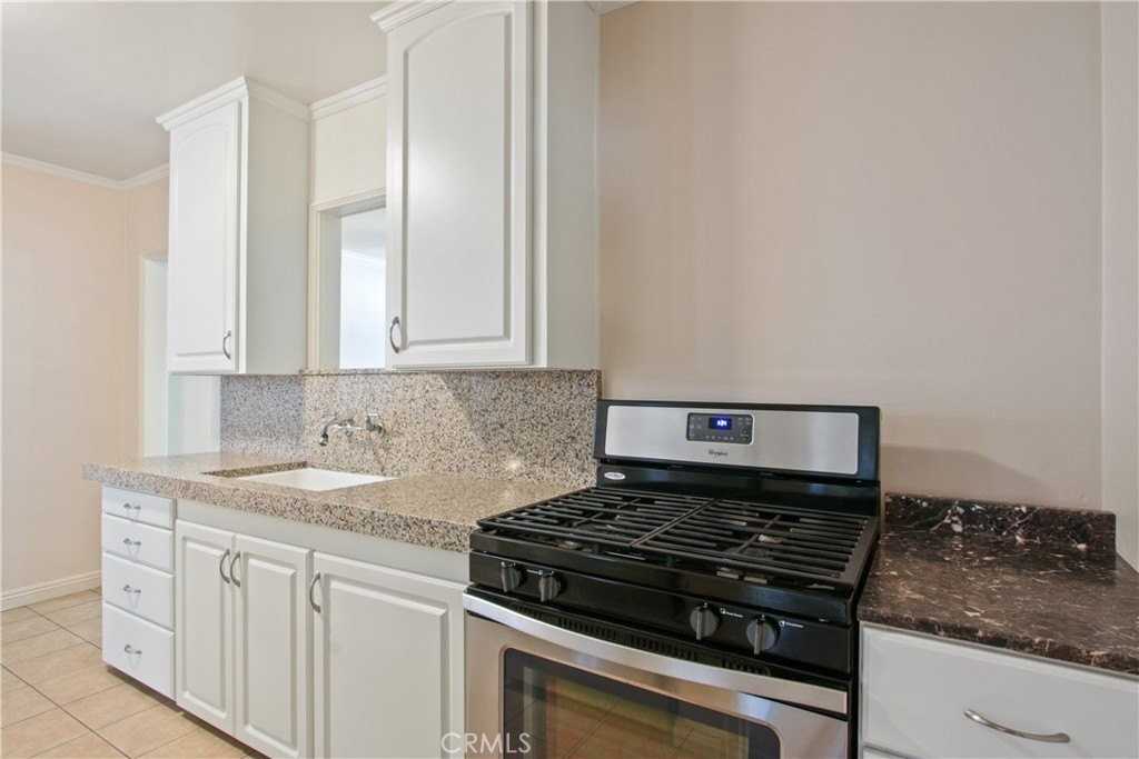 717 N Bandini St - Photo 7 of 20