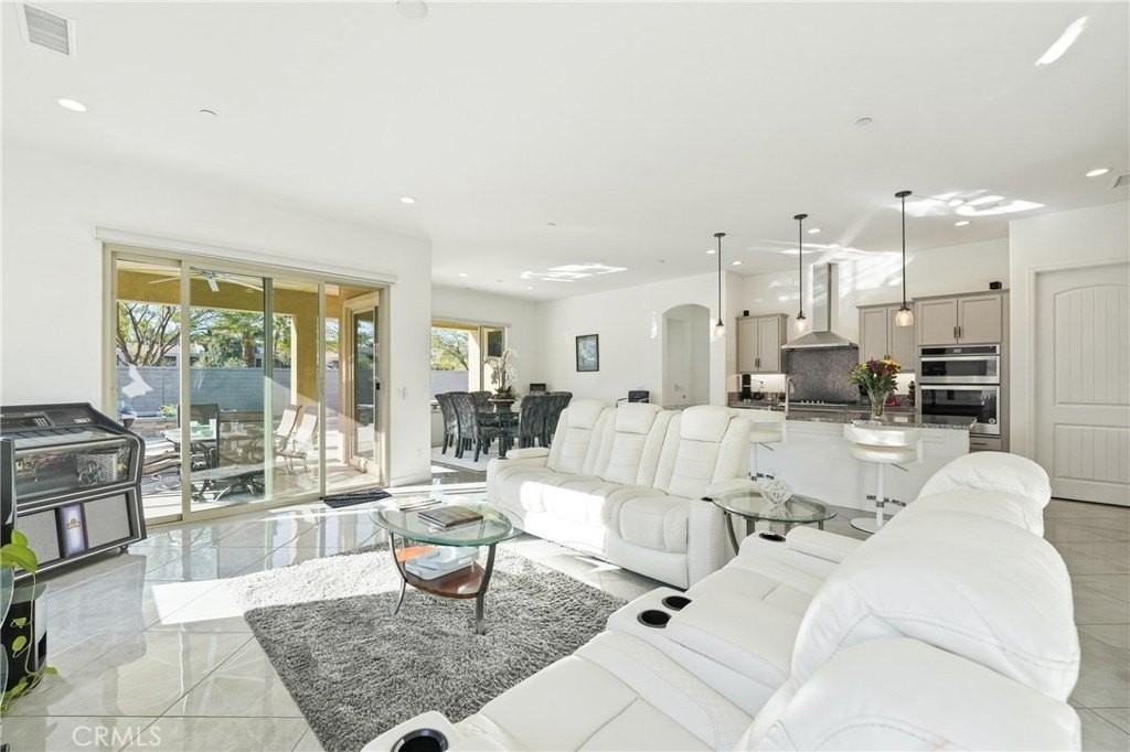 61 Cabernet - Photo 6 of 41