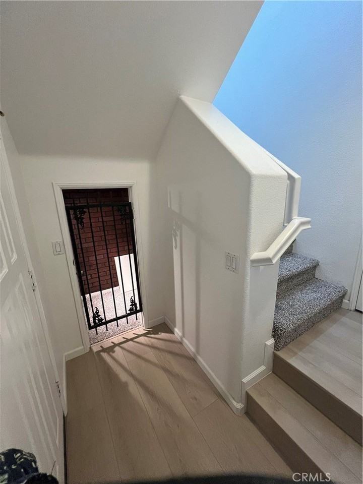 636 E Walnut St - Photo 7 of 8