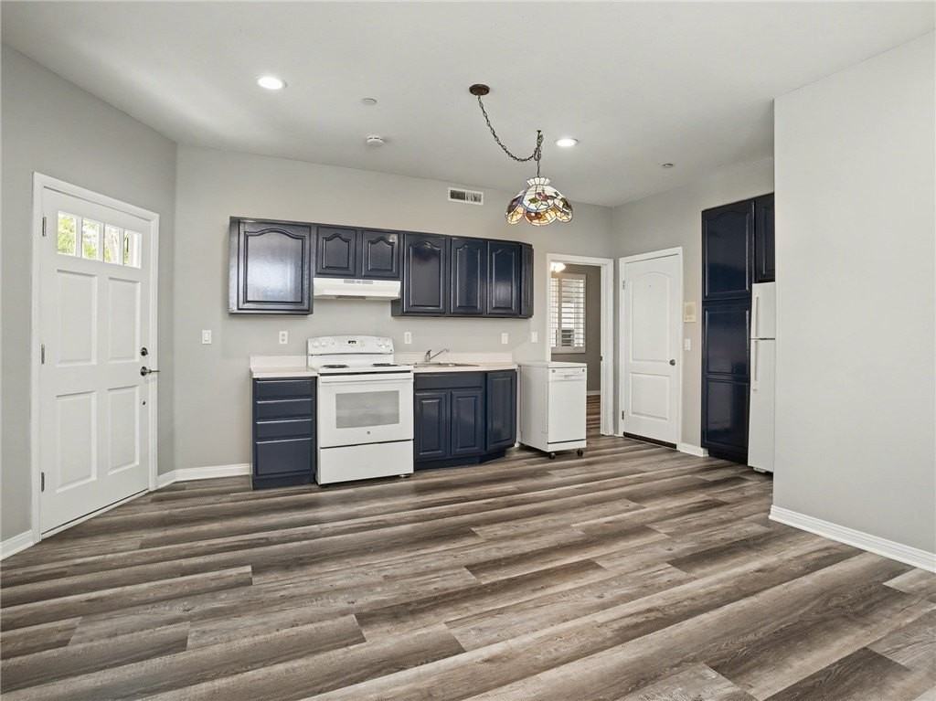 518 S Helberta Ave - Photo 3 of 10