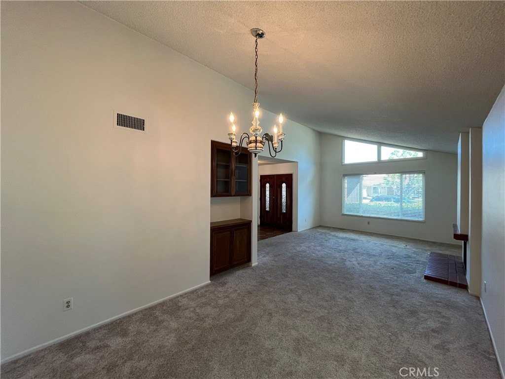 11735 La Tierra Ct - Photo 5 of 22