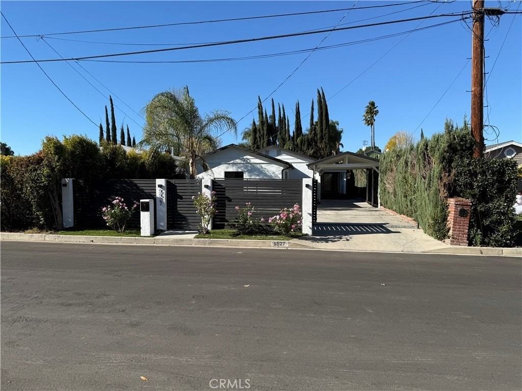 5527 Beckford Ave - Photo 2 of 32