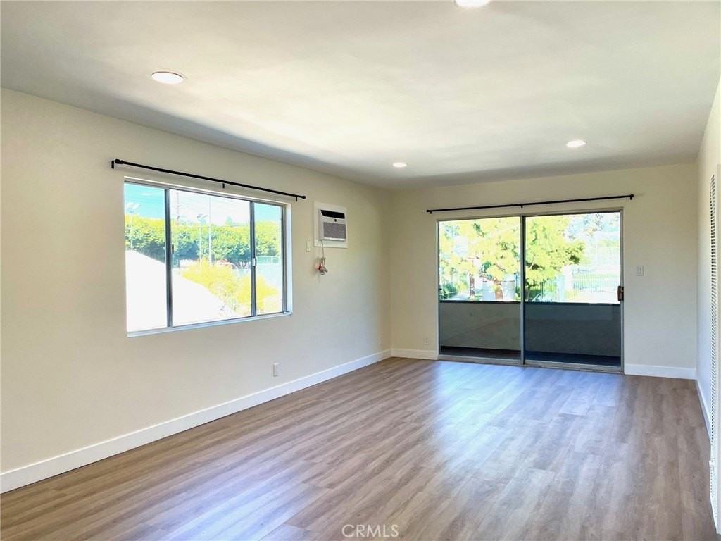 2728 Crestmoore Pl #3 - Photo 2 of 14