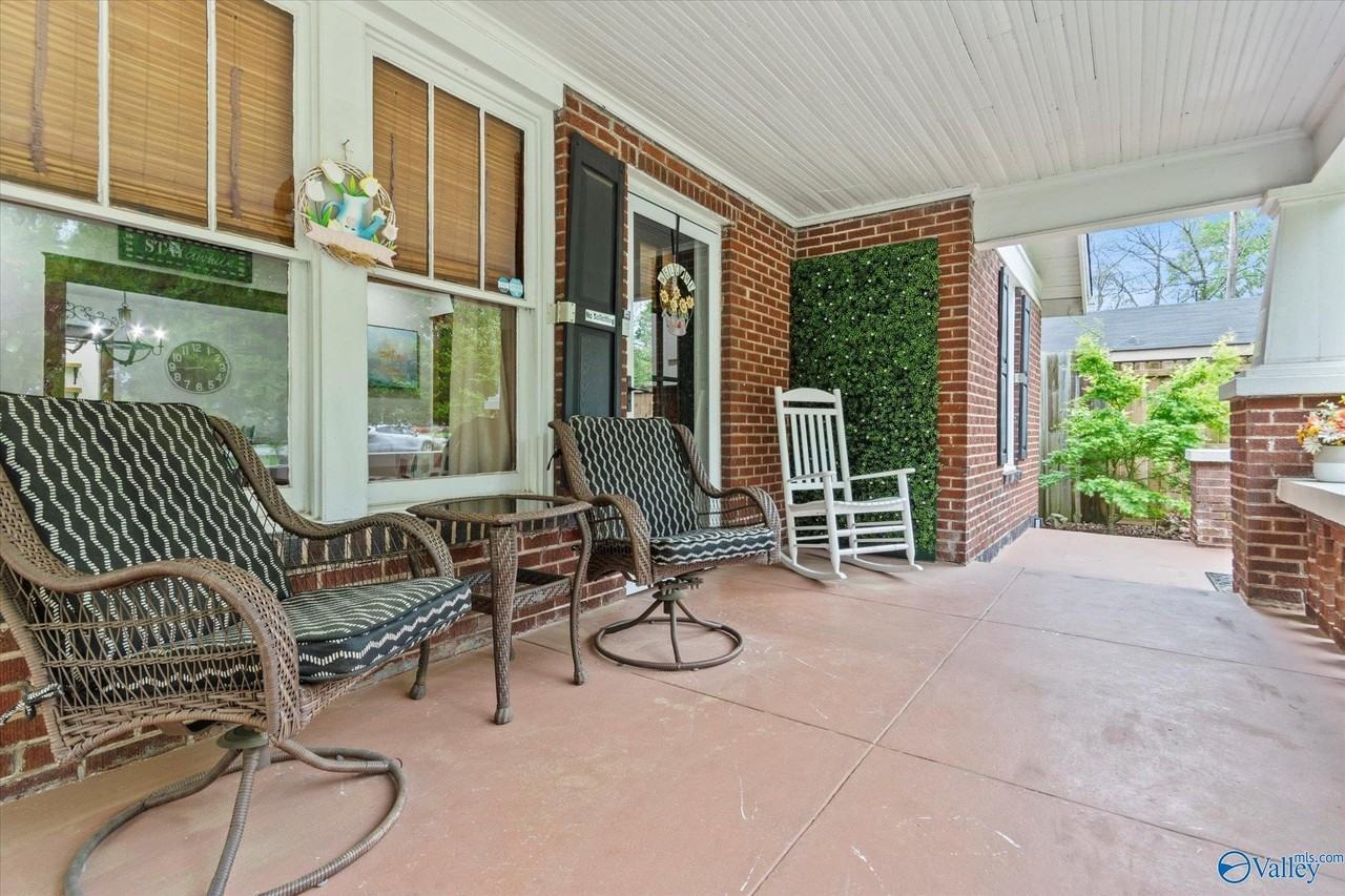 603 Prospect Dr Se - Photo 4 of 34