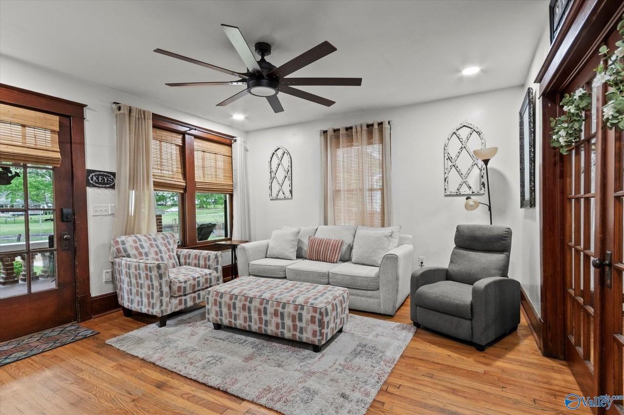 603 Prospect Dr Se - Photo 5 of 34