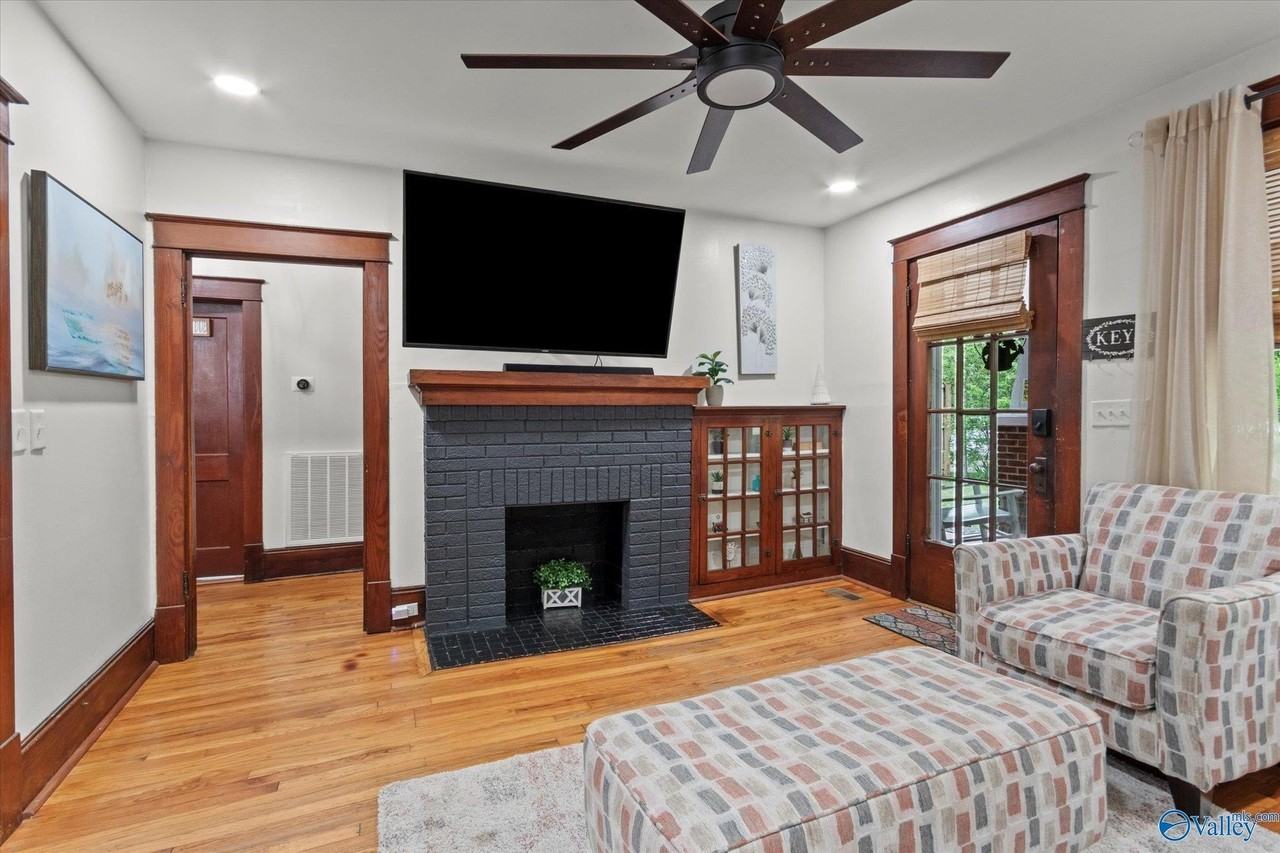 603 Prospect Dr Se - Photo 6 of 34