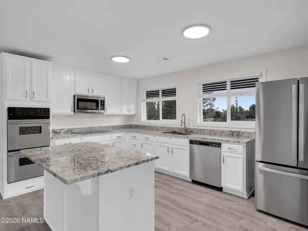 11285 Homestead Ln - Photo 3 of 38