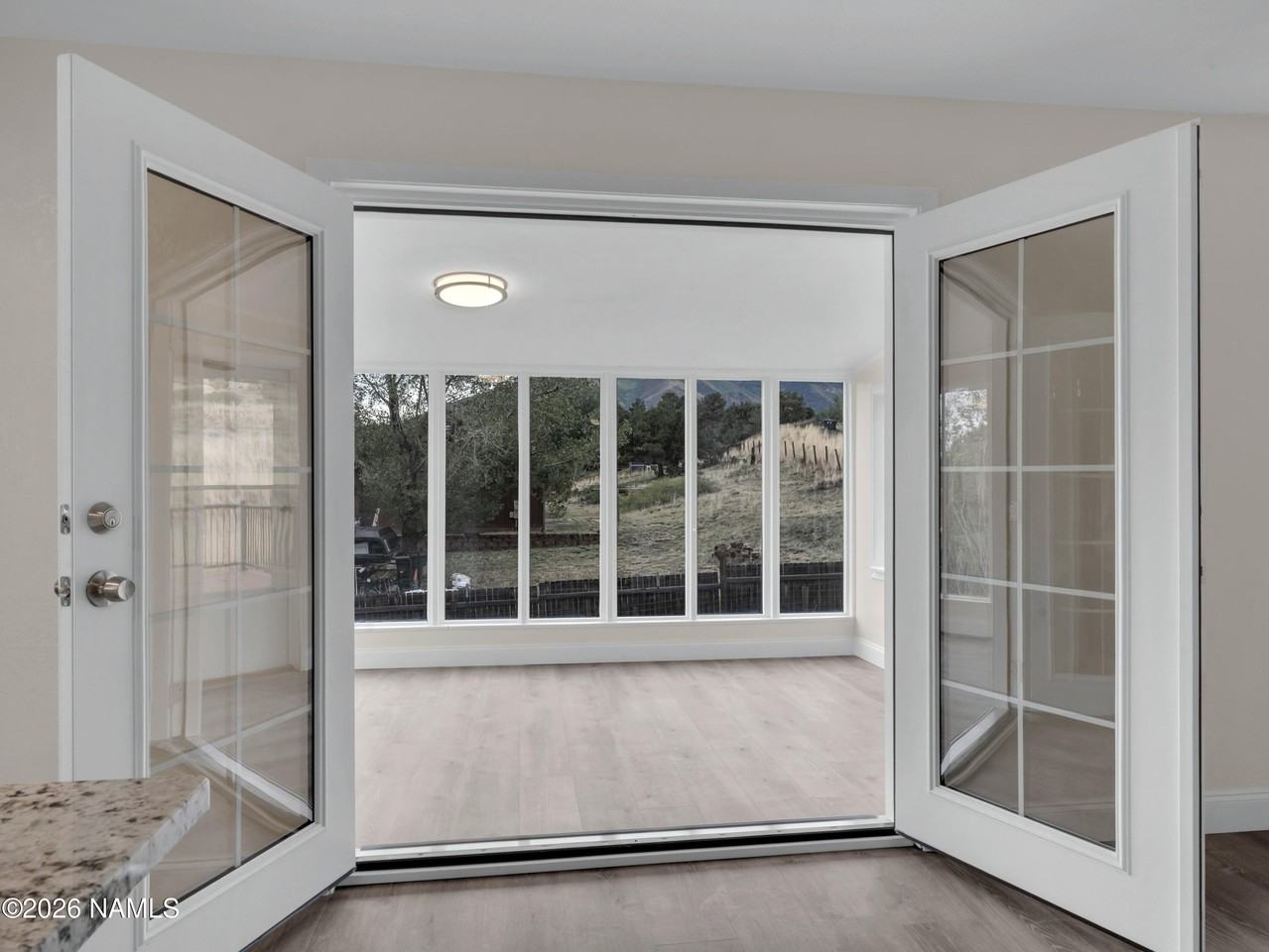 11285 Homestead Ln - Photo 7 of 38