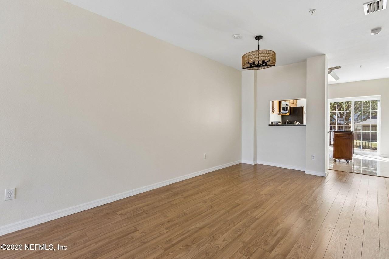 506 N Liberty St - Photo 5 of 31