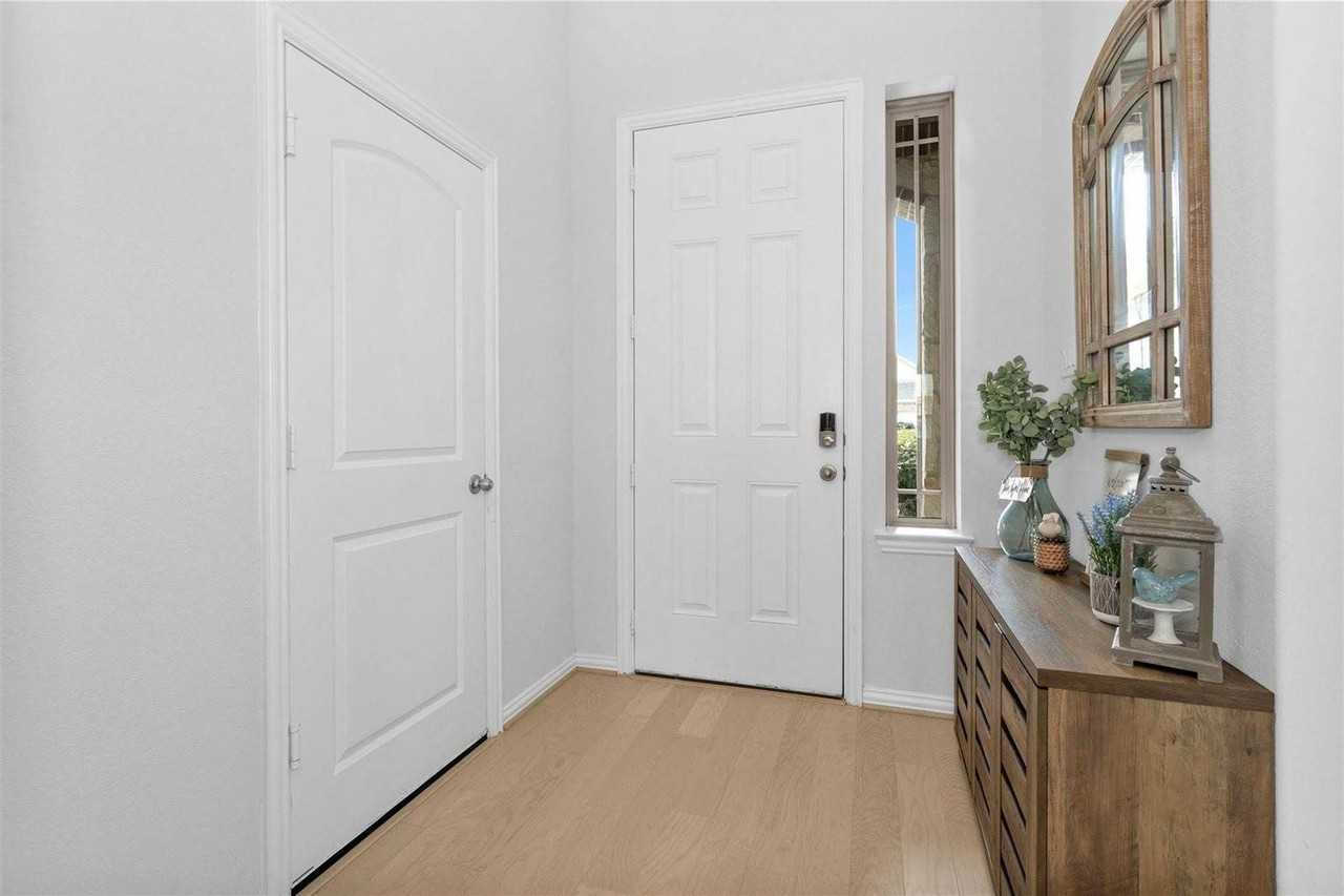 2714 Sellers Island Dr - Photo 3 of 34