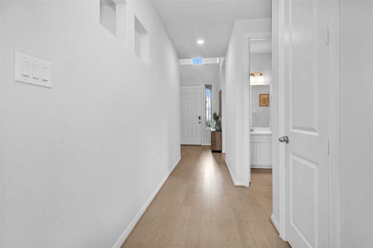 2714 Sellers Island Dr - Photo 5 of 34