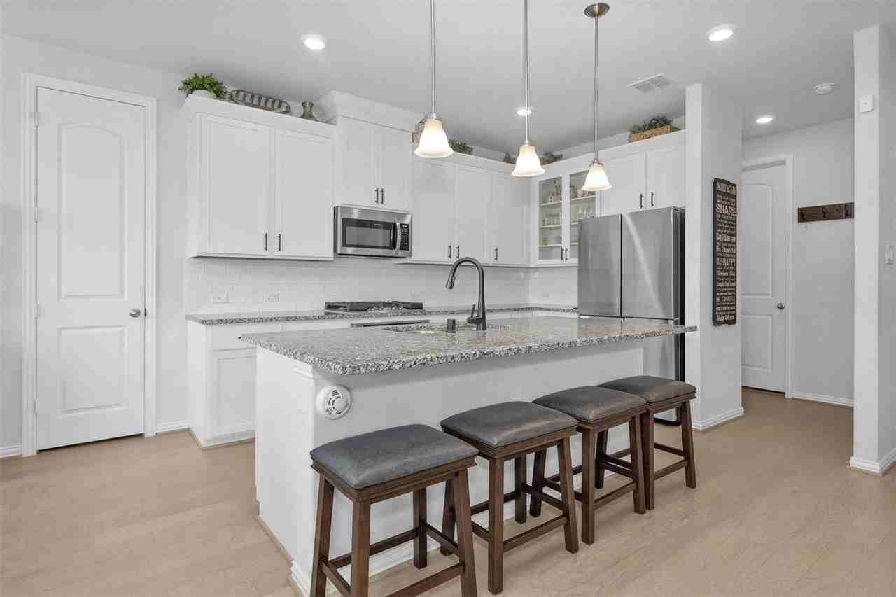 2714 Sellers Island Dr - Photo 6 of 34