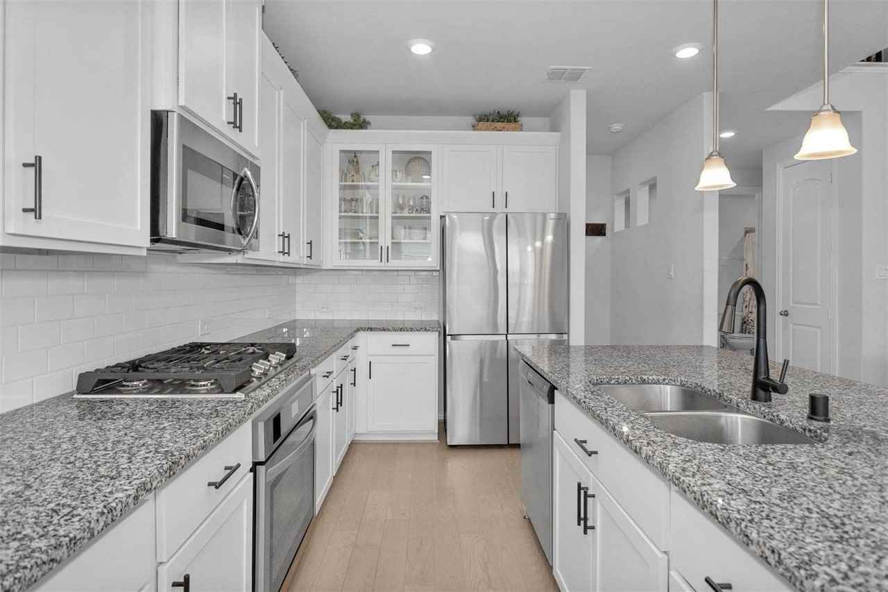 2714 Sellers Island Dr - Photo 7 of 34