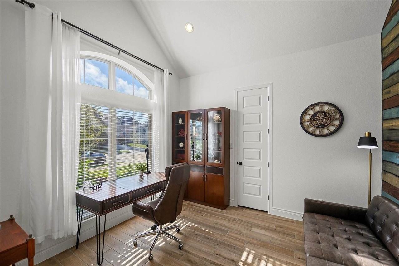 2126 Partridgeberry Ln - Photo 4 of 40