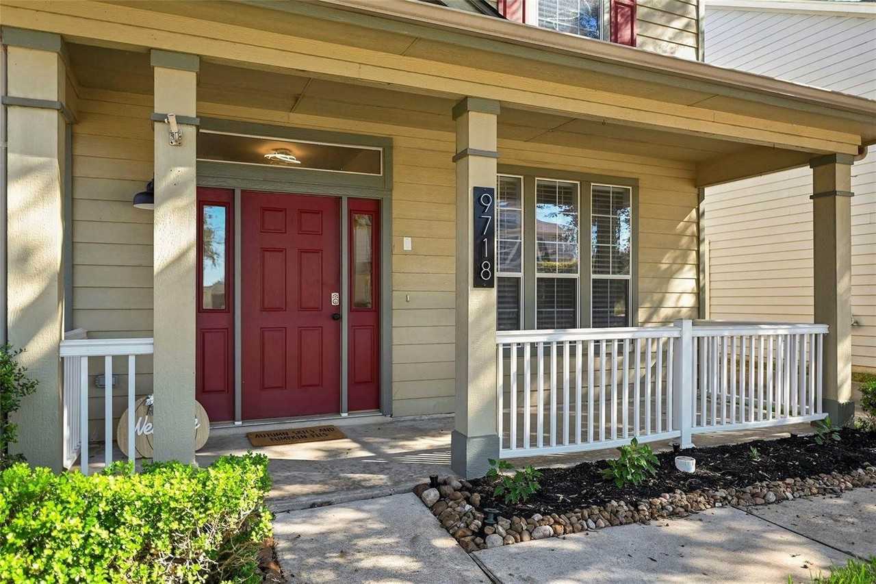 9718 Coyote Creek Dr - Photo 2 of 32