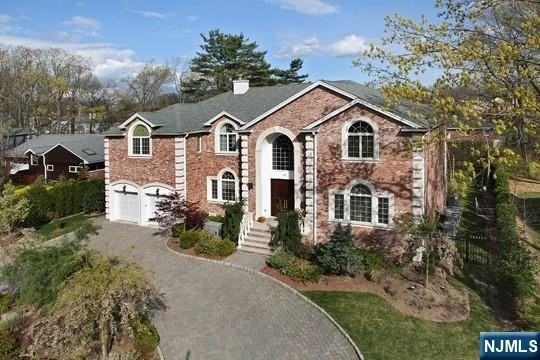 417 N Woodland St - Photo 2 of 28