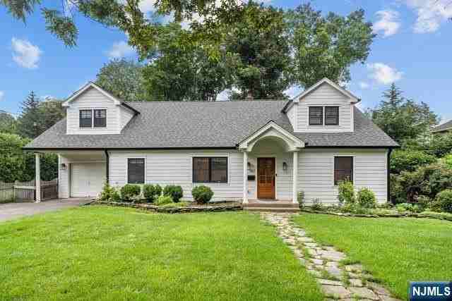 107 Highland Ave - Photo 2 of 25