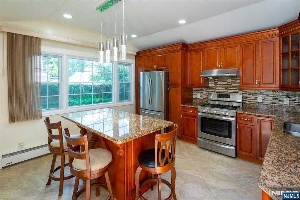 397 Hickory Ave - Photo 5 of 14