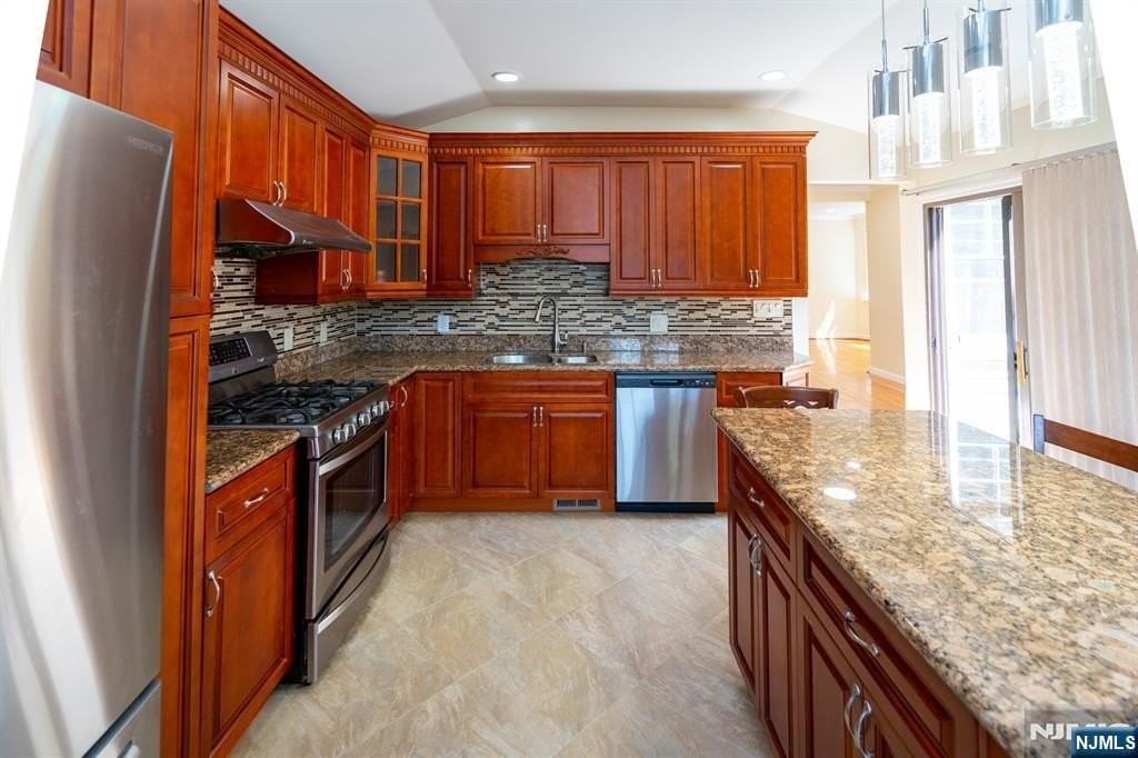 397 Hickory Ave - Photo 6 of 14