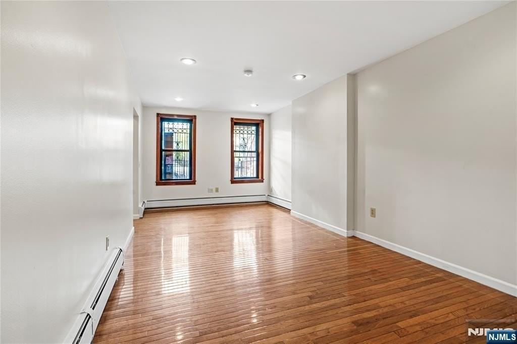 800 Ocean Ave - Photo 3 of 50